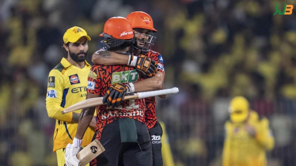 Hyderabad bowled out Chennai for only 154 runs